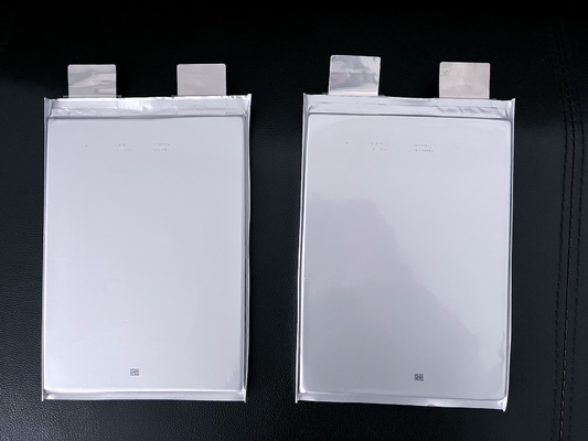 安全 高充電・放電効率 50A 長寿命 LFP Lipo4 ポッチセル 3.2V 高エネルギー密度 リチウムイオン